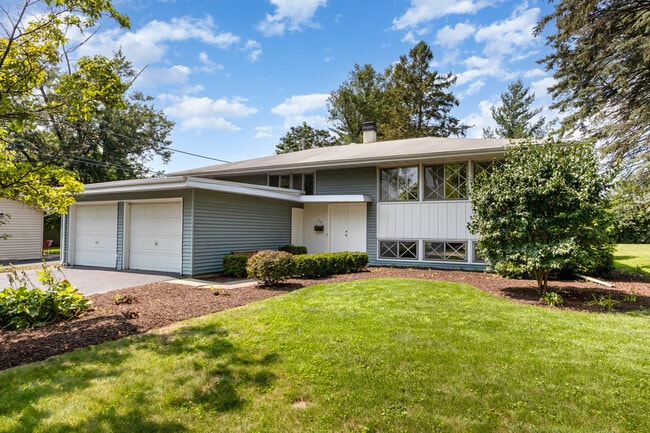 Building Photo - 29 Robin Hill Dr Rental