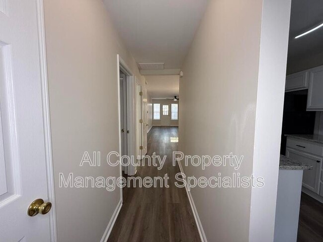 Photo - 122 Hounds Ct S