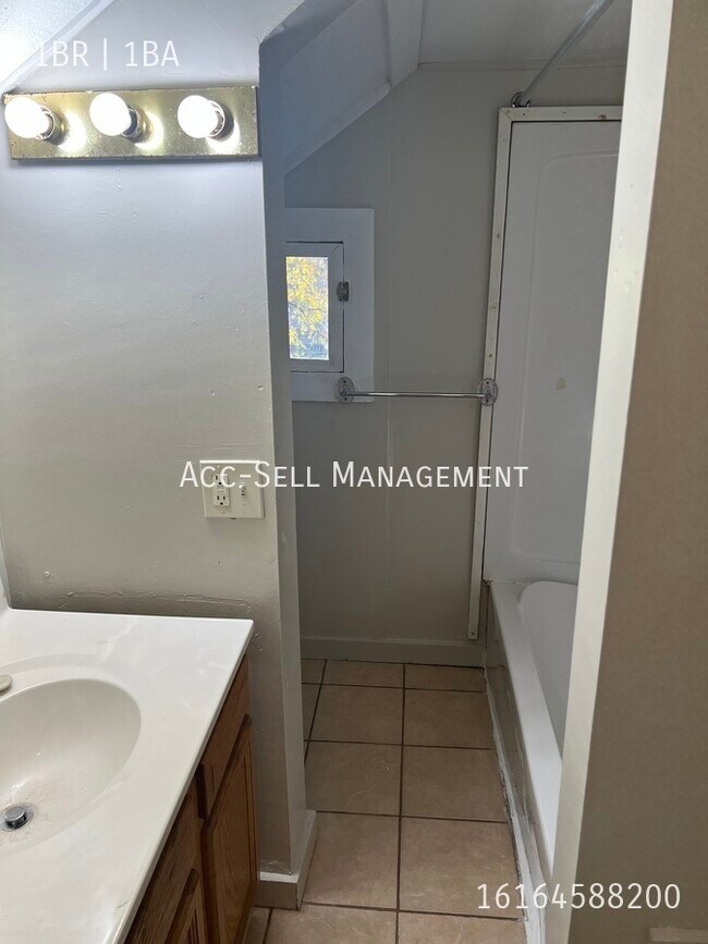 Photo - 32 Colfax St NE Unit 2