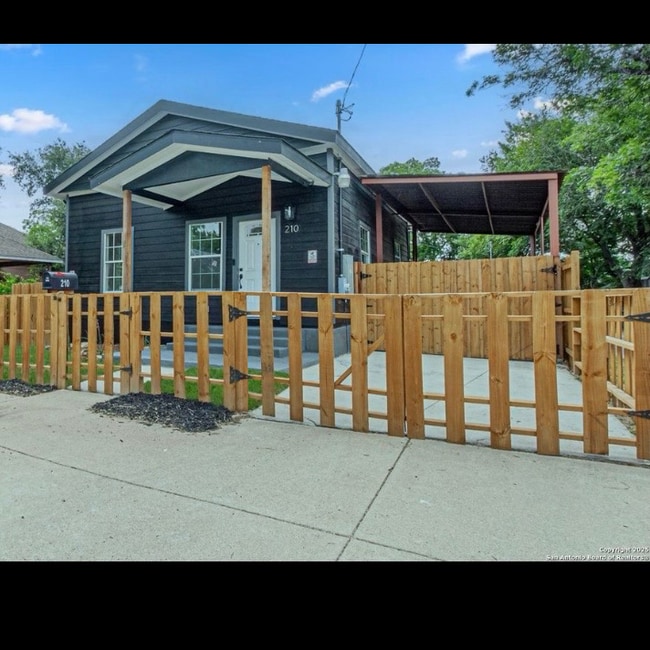 Building Photo - 210 N San Jacinto St