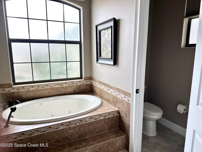 Photo - 3168 Drummond Way