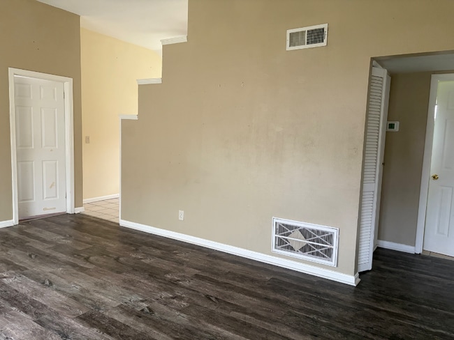 Photo - 5406 Sir Barton Rd