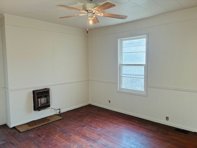 16 Little St