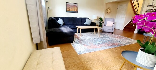 Photo - 496 Lawnview Dr Unit 496 Lawnview Dr Apt 3