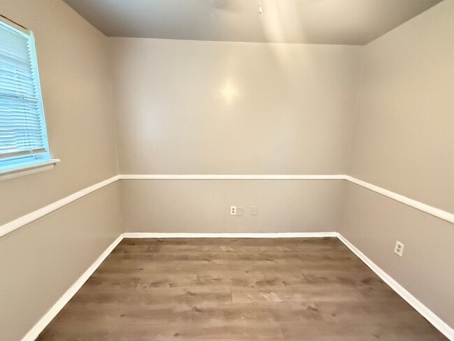 Photo - 3 Bedroom 1.5 bathroom duplex home