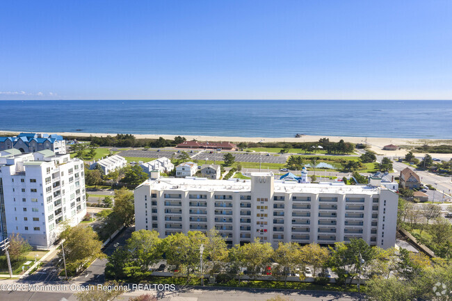 Building Photo - 422 Ocean Blvd N Unit 4F Rental