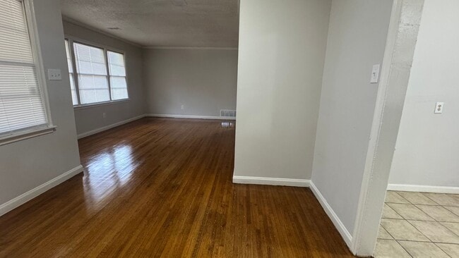 Photo - 4533 Dunn Ave