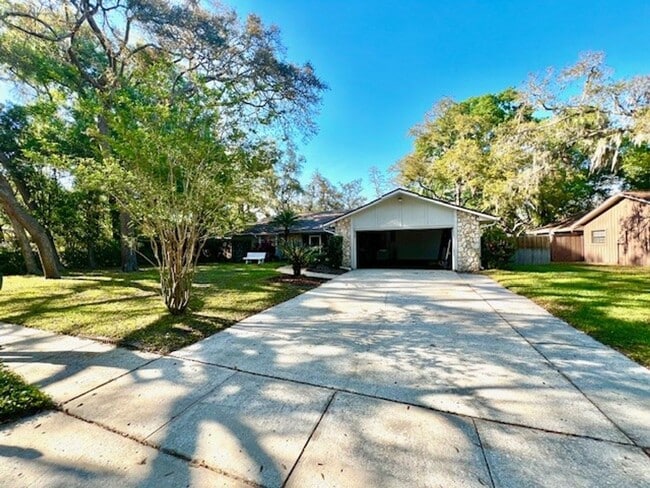 Photo - 320 Columbus Cir