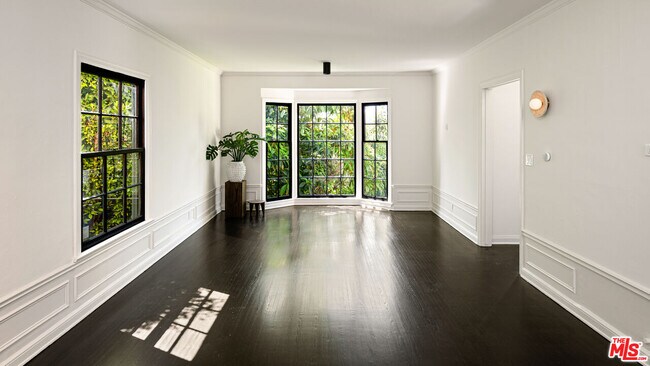 Photo - 1954 Hillcrest Rd Unidad 8