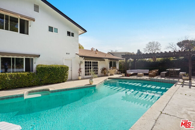 Building Photo - 5025 Dantes View Dr