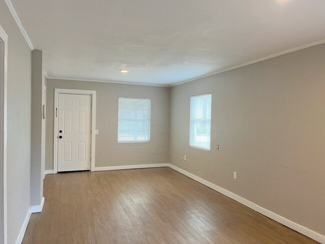 Photo - 904 Randall St