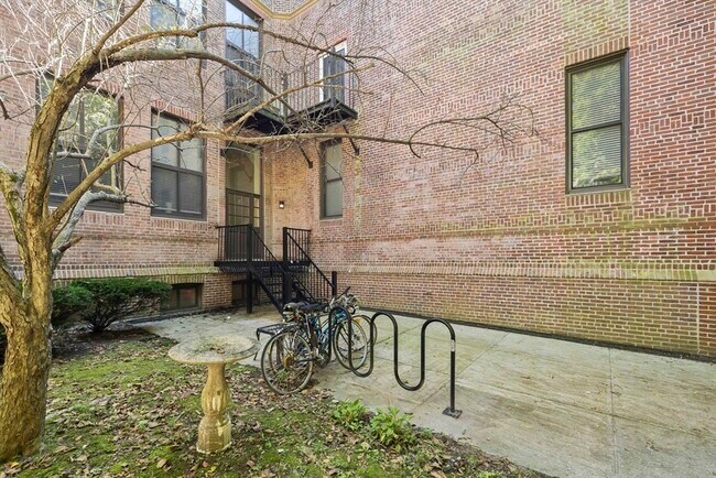 Photo - 841 Parker St Unidad 1