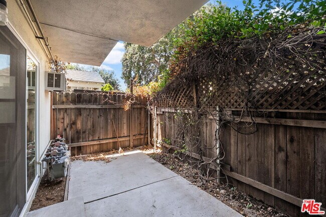 Photo - 2235 1/2 Laverna Ave Apartment