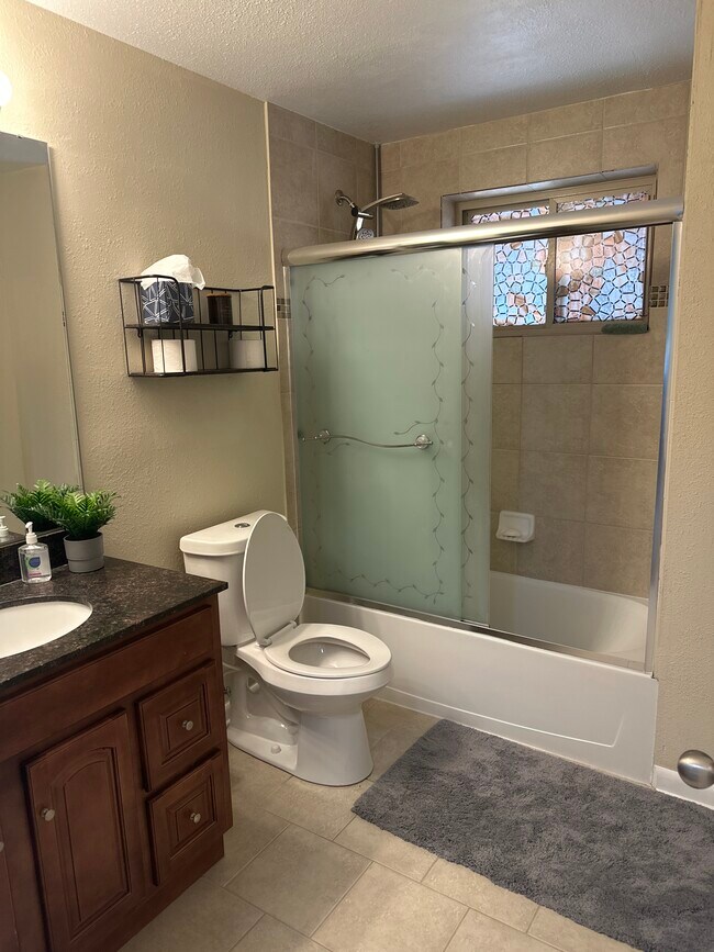 Photo - 1314 W Gill Pl