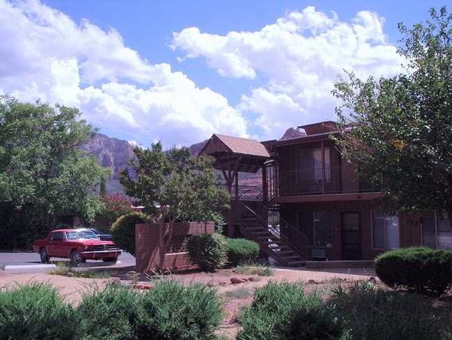 Building Photo - APARTMENT - UPTOWN SEDONA- APPLE TREE SQUARE