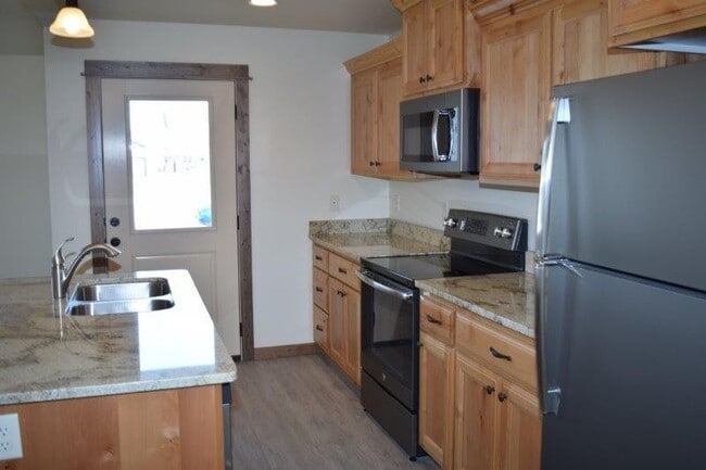 Photo - Newer 3 Bedroom 2.5 Bath Townhome Close to shopping!