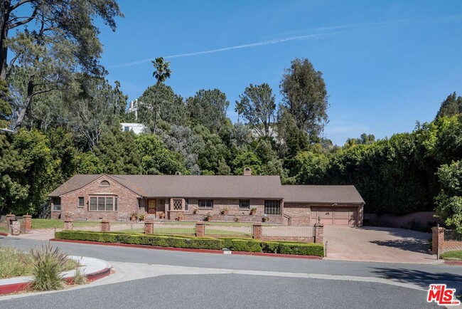 1110 Sutton Way