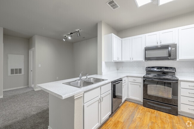 2BR, 2BA - 1052SF - RETREAT AT NORTH BLUFF