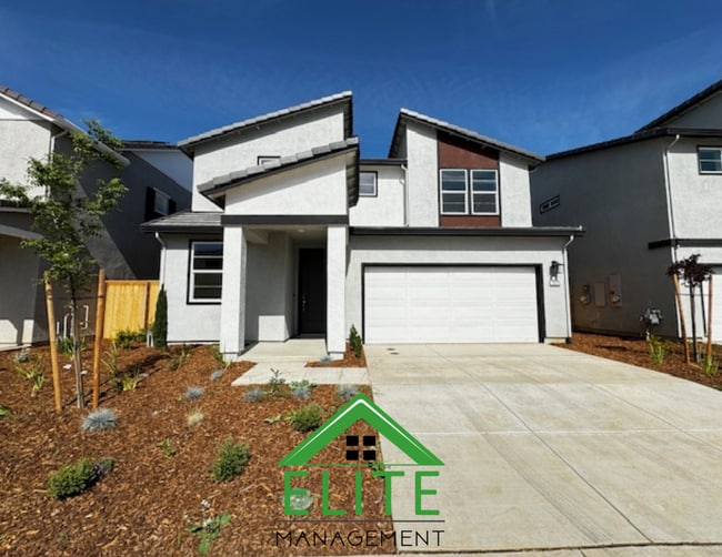 Building Photo - Beautiful 4 Bedroom, 3 Full Bath Two Story One year Old Home