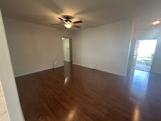 Photo - *** MOVE IN SPECIAL - $300.00 OFF FIRST MONTHS RENT***