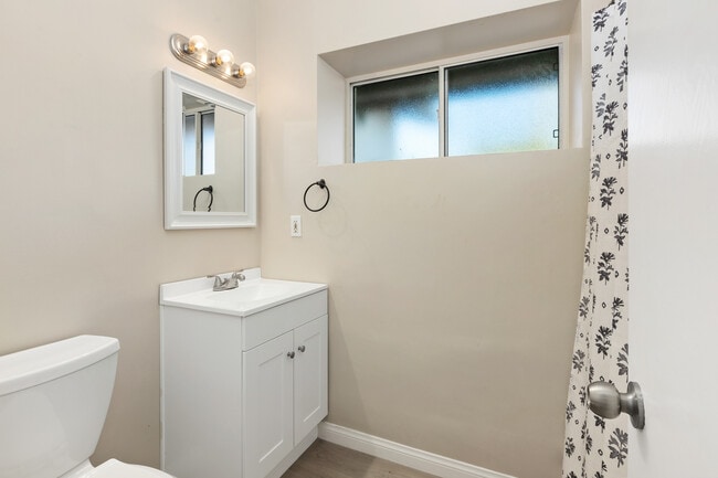 Photo - 7741 High St