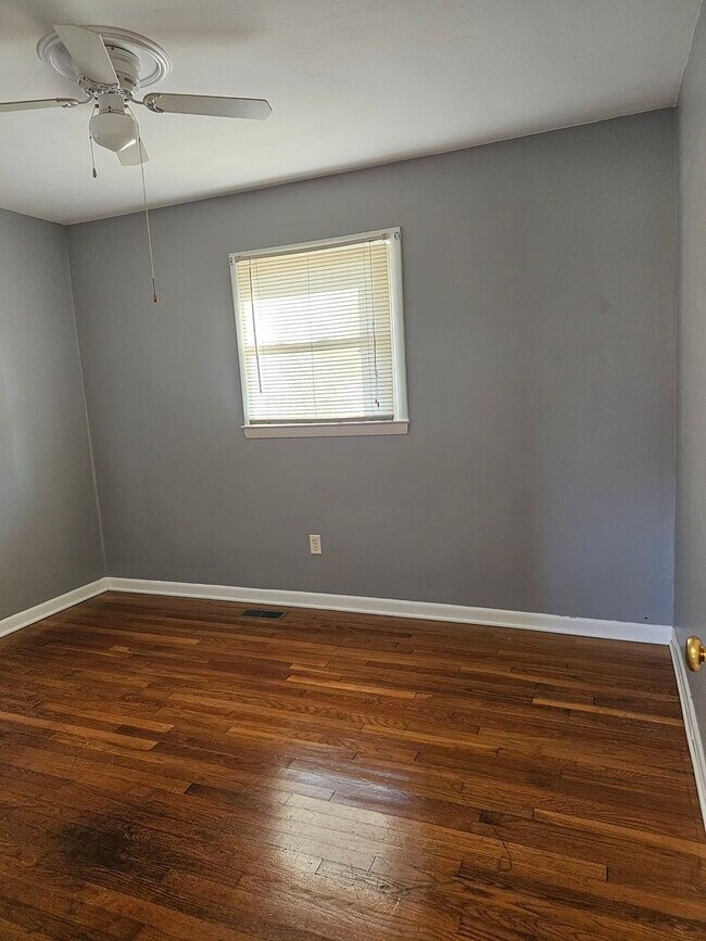 Photo - 3 bedroom 2 bathroom for rent!