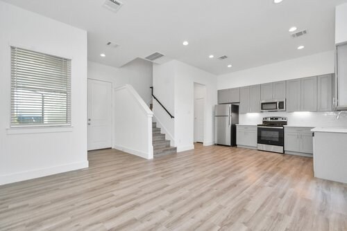 Photo - Oaks at Laverne Apartamentos