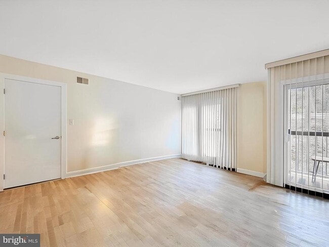Building Photo - 1704 N Park Dr Unit A409