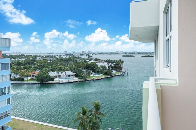 Building Photo - 10350 W Bay Harbor Dr Unit # 9N