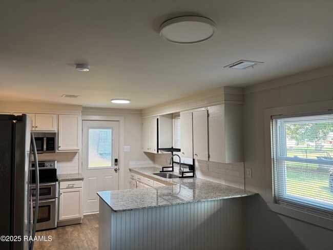 Photo - 202 Adelma St