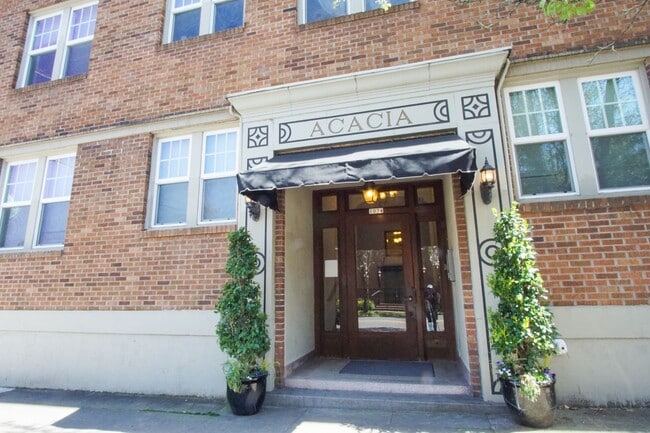 Building Photo - Beautiful & Spacious Corner 1Bdr in the Heart of Nob Hill! Unit 25