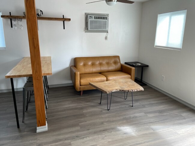 Photo - 1934 Parallel St Unit C