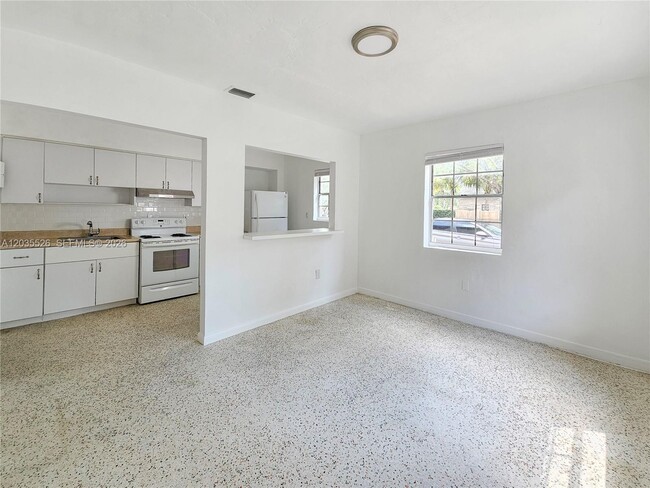 Photo - 6601 SW 10th St Unit 2