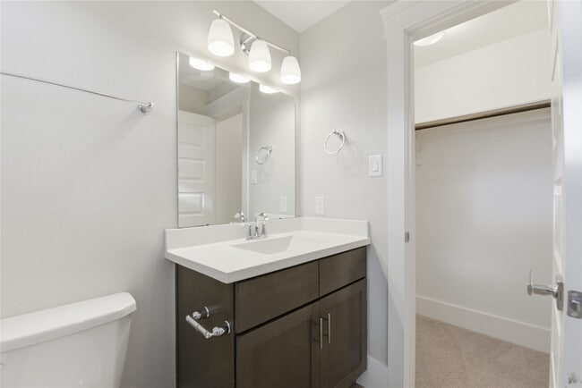 Photo - 819 Algona Ave