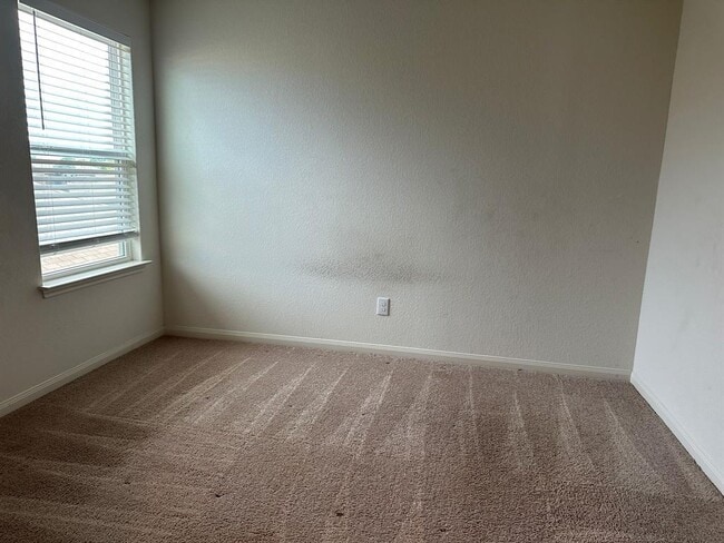 Photo - 225 Allington Cir