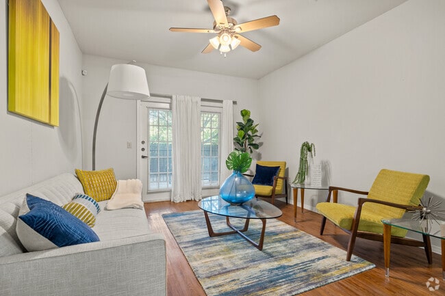 2BR, 2BA - 960SF - Living - StoneHaven Apartment Homes