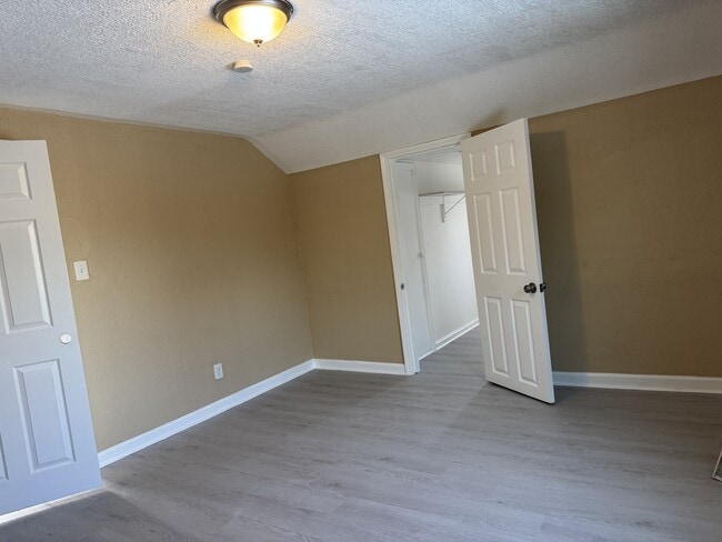 Photo - 9400 Lakepointe St