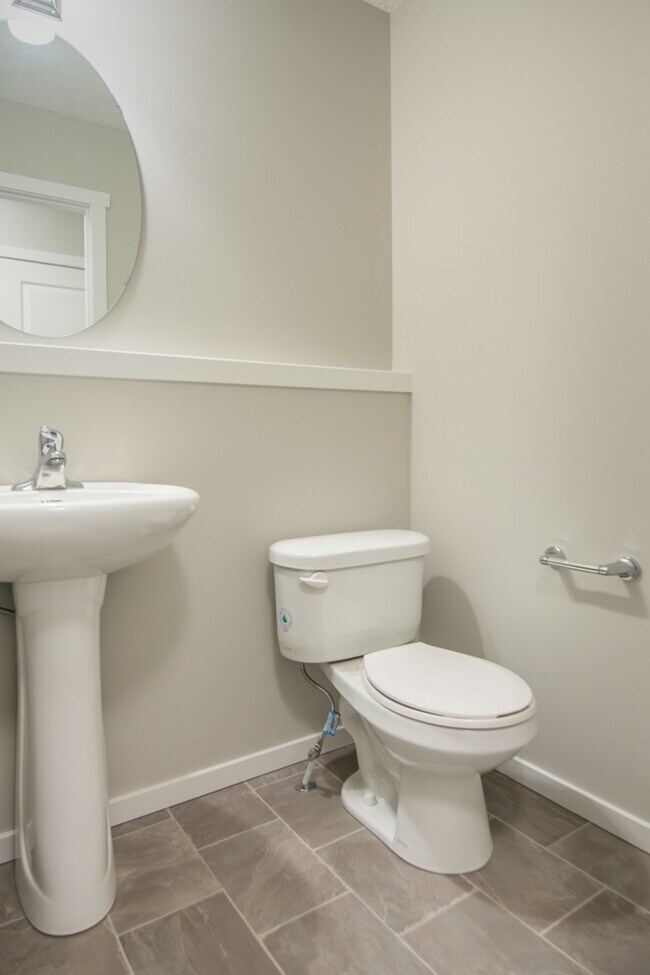 Photo - 4705-D-4749 49 Ave
