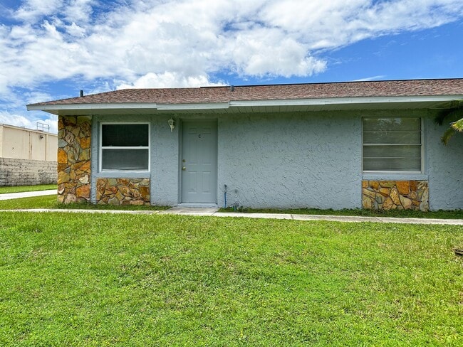 Building Photo - 1476 Temple Dr