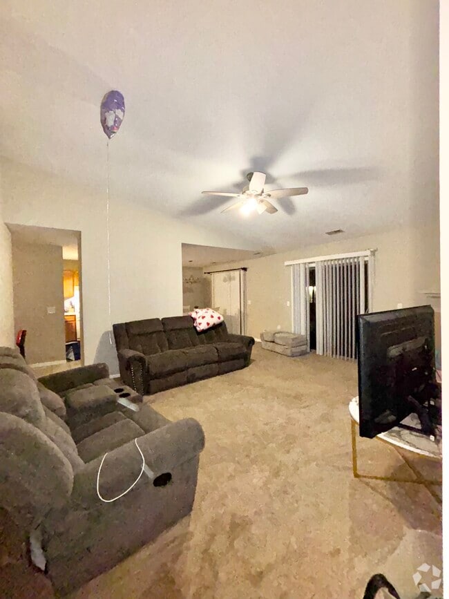 Building Photo - 300 Woodridge Cir Unit #C Rental