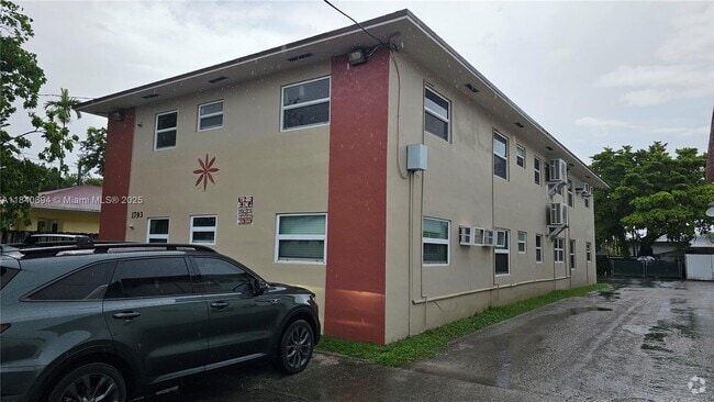 Building Photo - 1793 NW 18th Terrace Unit 3 Rental