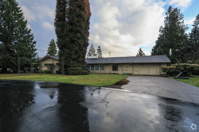 Building Photo - SPACIOUS MIDCENTURY HOME IN LONGVIEW'S CAS...