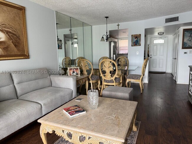 8220 Sunrise Lakes Blvd Unidad 211