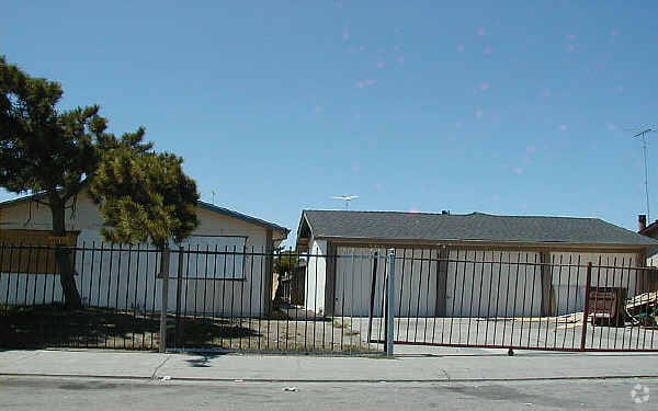 Triplex/stockton - Triplex/stockton Apartments