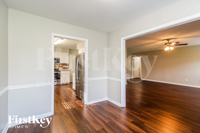 Photo - 1712 St Charles Ln