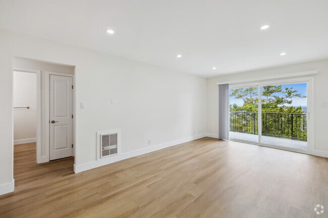 2 habitaciones, 2 baños - 905 pies cuadrados - Sala de estar - 422 Portofino