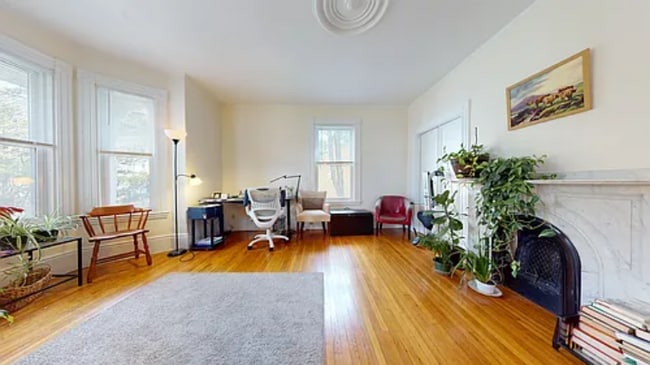 Building Photo - 74 Fairbanks St Unit Apt 1