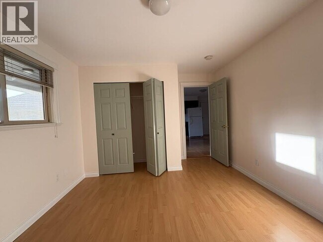 Photo - 4463-446A 46a St
