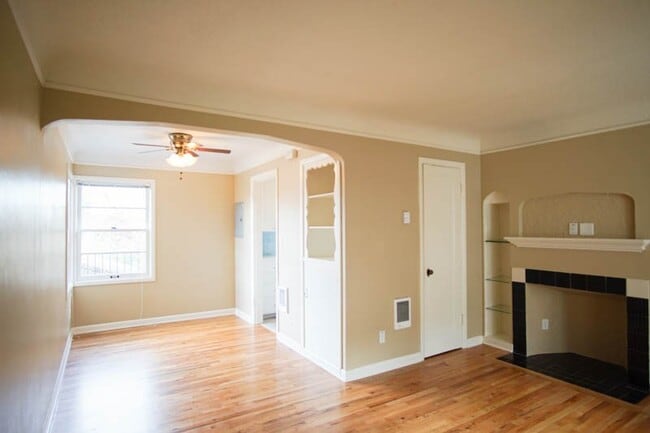 Photo - In the Heart of NW-Mid-Century 2Bdr Lives Like a Little House! Unit 2407