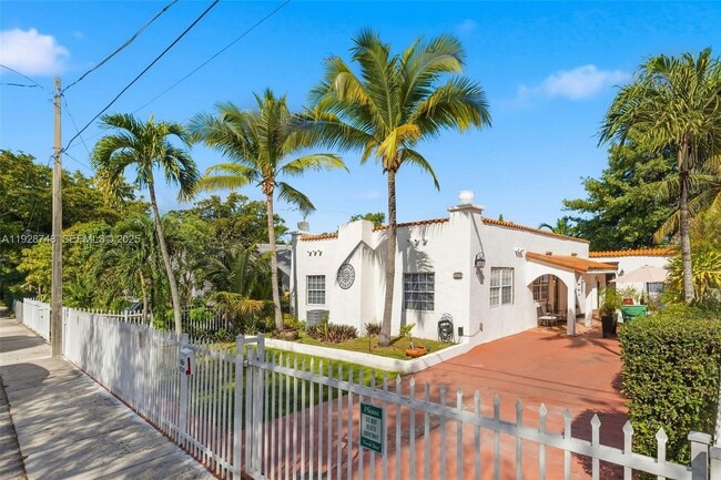 Photo - 521 NE 70th St Unidad 2